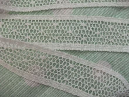 Cotton Cluny Leavers Lace Off White 2.5cms wide. Pattern 2069 Made in G.Britain